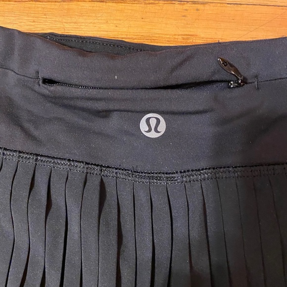 Lululemon short skirt size 8